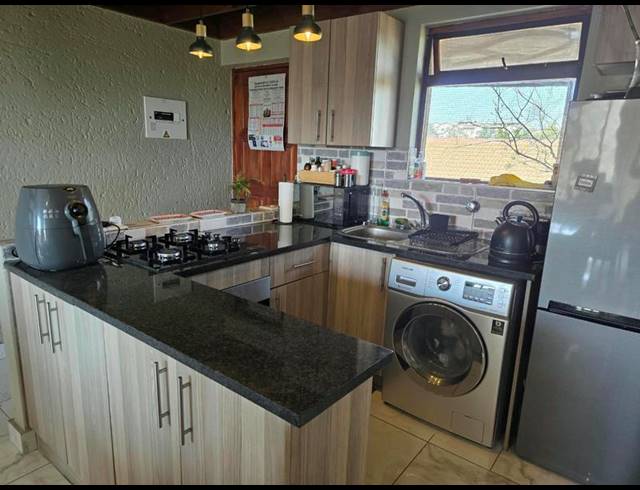 1 BEDROOM APARTMENT FOR SALE IN SUNNINGHILL
